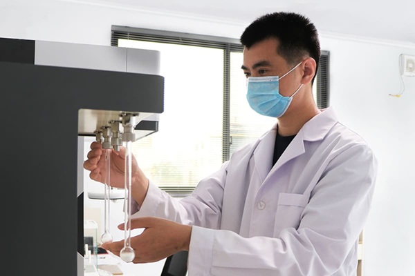 Technical personnel of Cronus grinding mill manufacturer.jpg