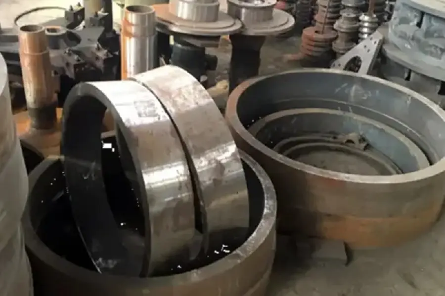What is the grinding ring of a Raymond mill?