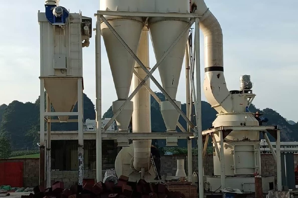 Raymond mill processing of metallic silicon
