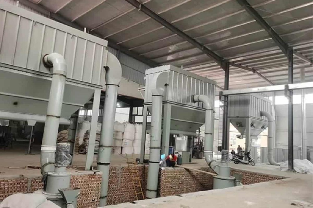 Superfine grinding mill for processing granite